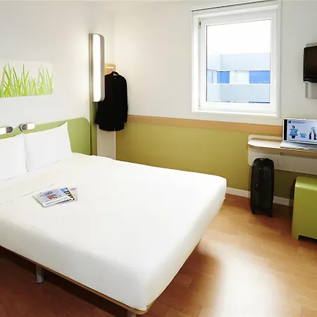 Ibis Budget Loriol 酒店 *